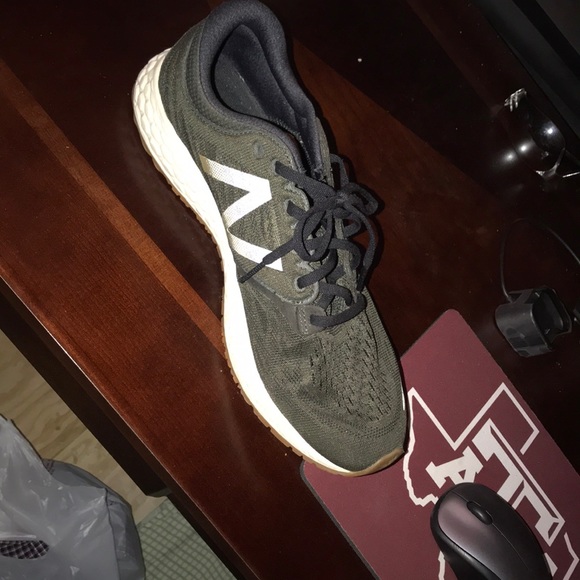 New Balance men’s shoes - Picture 2 of 4